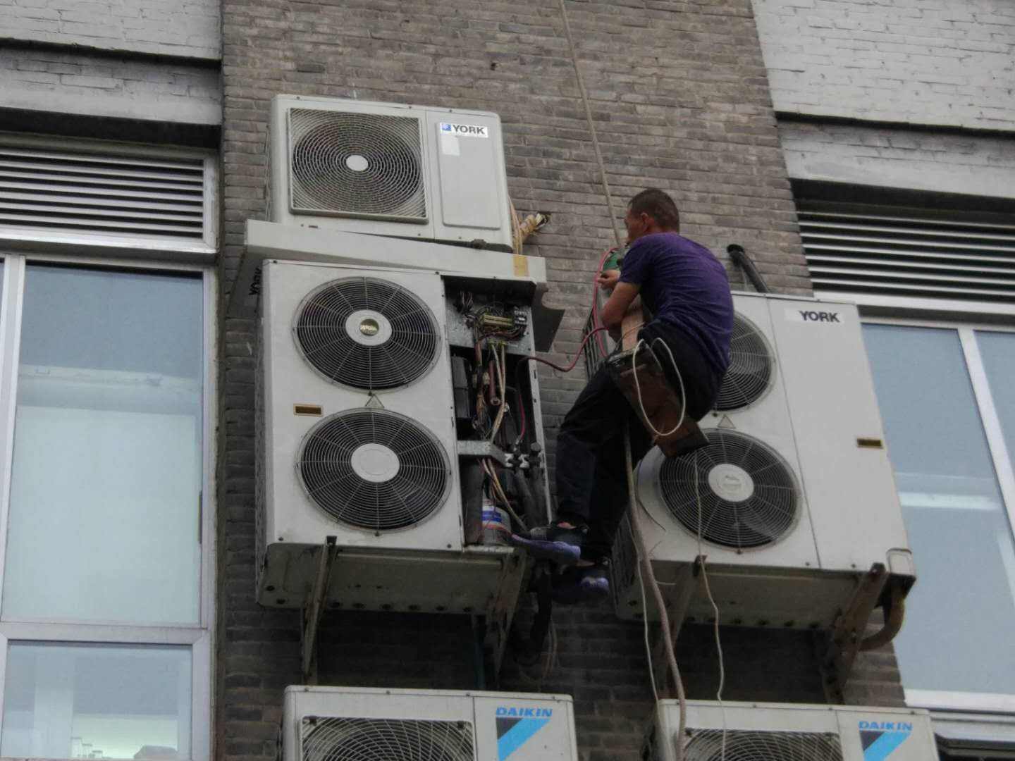 空調(diào)外機不工作為什么