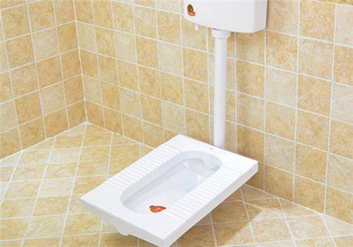 蹲式廁所堵了疏通竅門